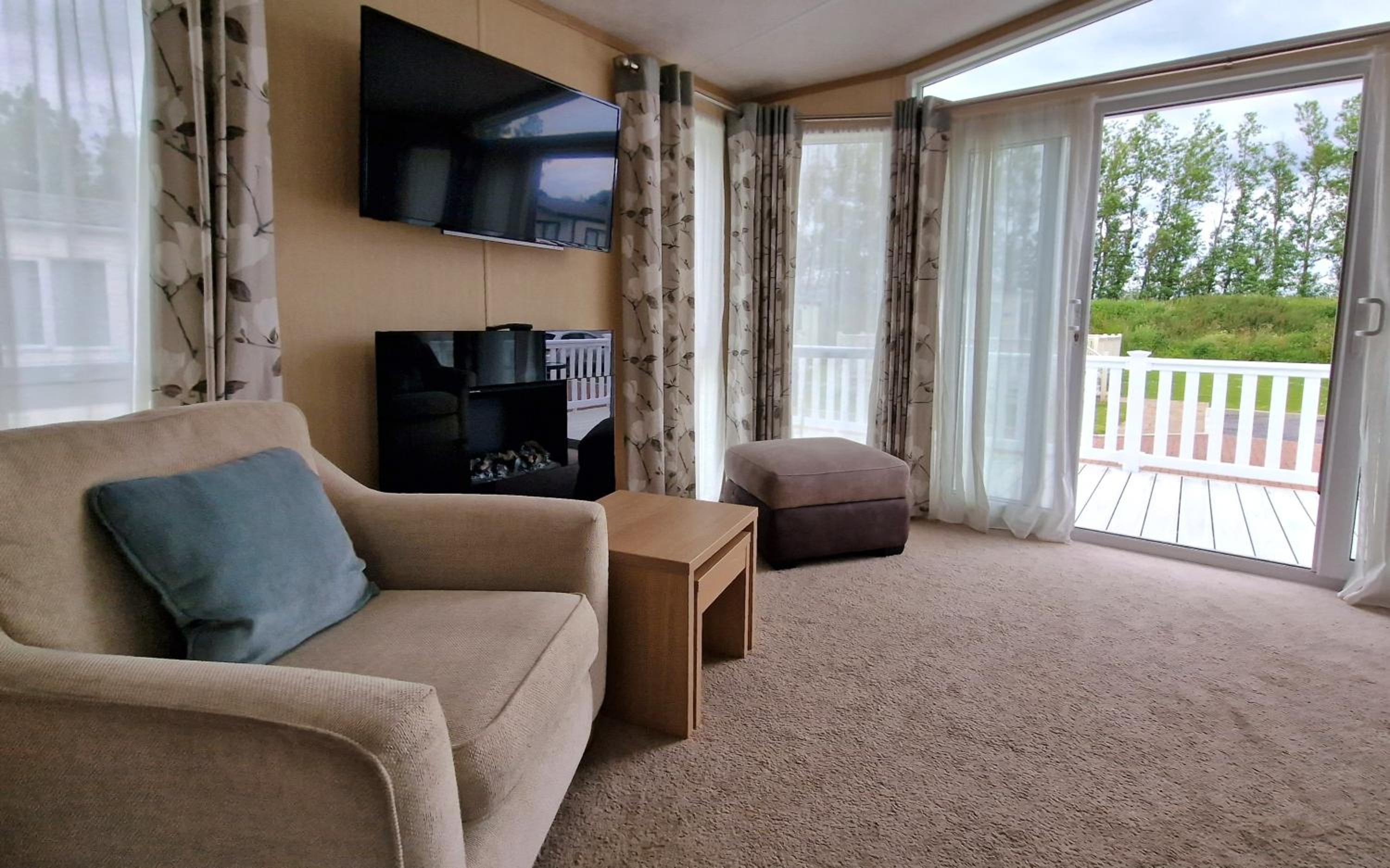 The Knightsbridge Luxury Stay, The Boulevard, Green Lawns
