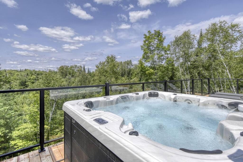 Ultra Luxurious Modern Oasis Private Spa Sauna
