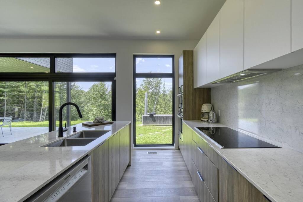 Ultra Luxurious Modern Oasis Private Spa Sauna