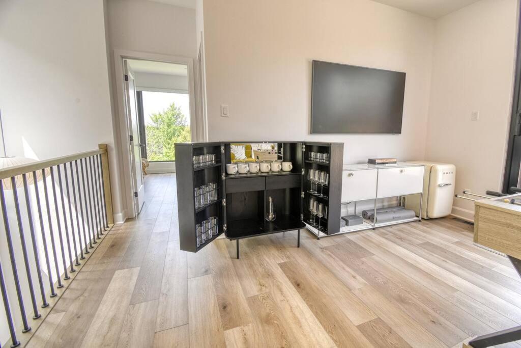 Ultra Luxurious Modern Oasis Private Spa Sauna