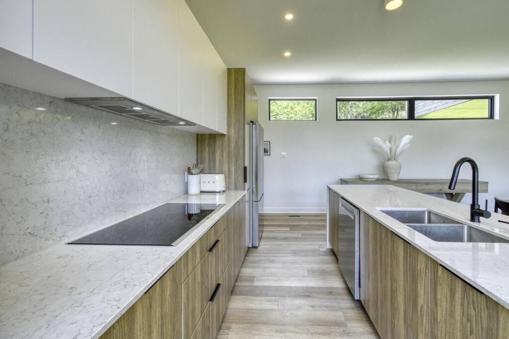 Ultra Luxurious Modern Oasis Private Spa Sauna