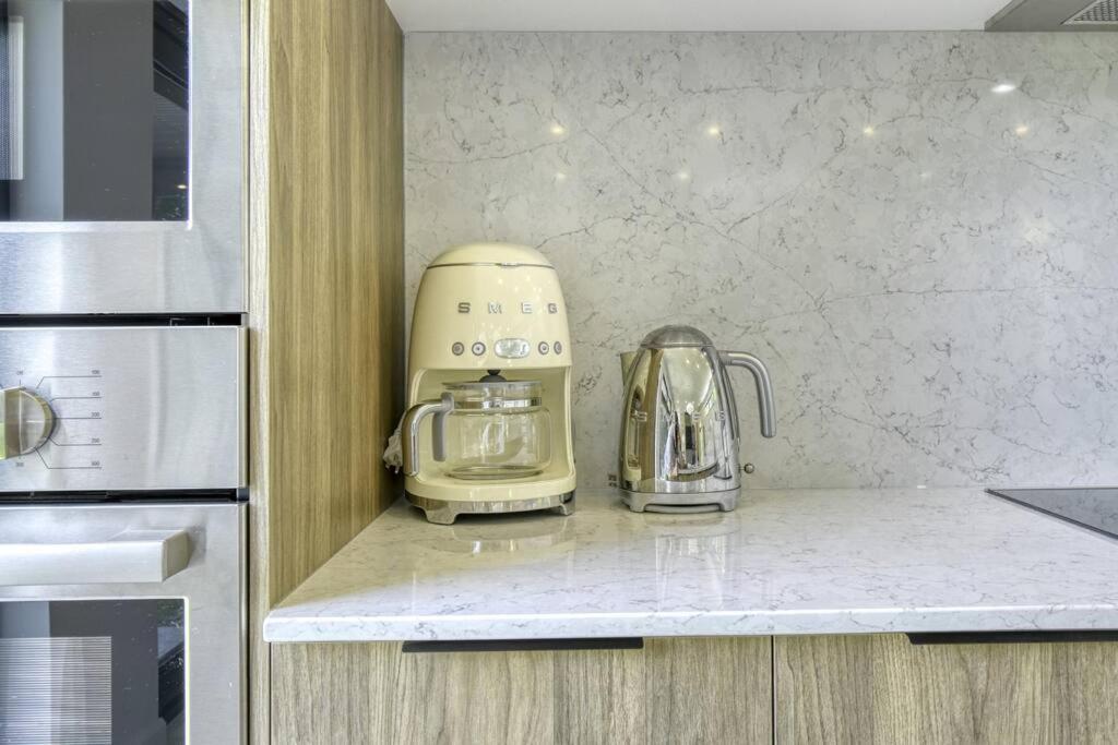 Ultra Luxurious Modern Oasis Private Spa Sauna