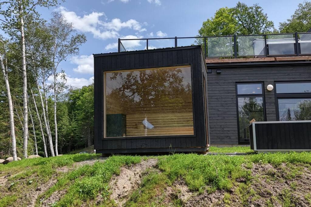 Ultra Luxurious Modern Oasis Private Spa Sauna
