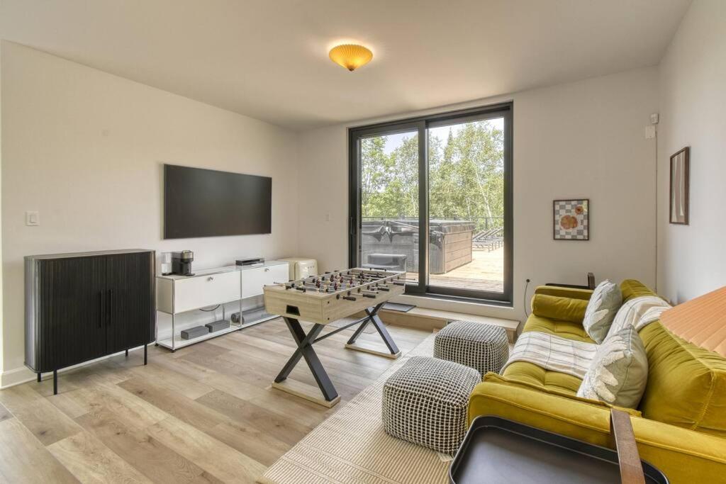 Ultra Luxurious Modern Oasis Private Spa Sauna
