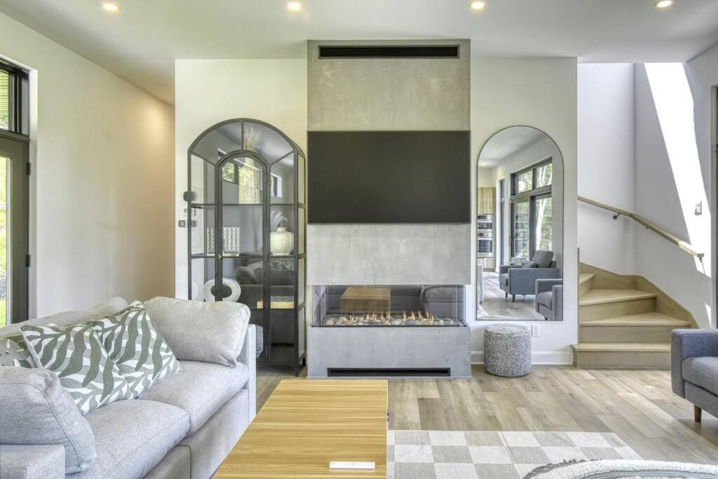 Ultra Luxurious Modern Oasis Private Spa Sauna