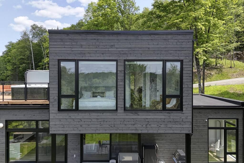 Ultra Luxurious Modern Oasis Private Spa Sauna