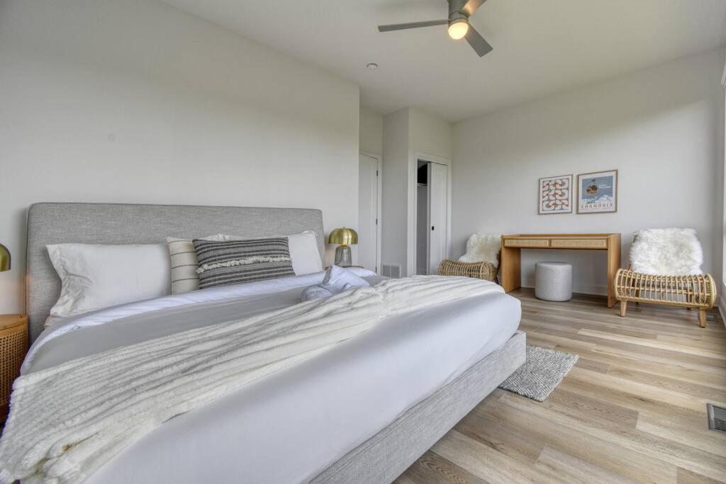 Ultra Luxurious Modern Oasis Private Spa Sauna