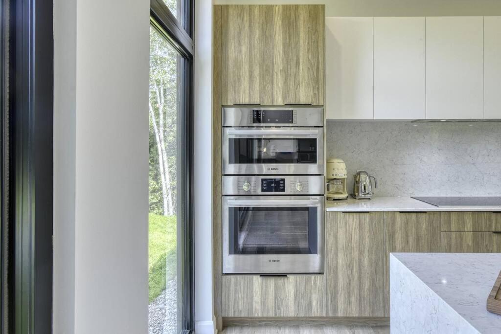 Ultra Luxurious Modern Oasis Private Spa Sauna