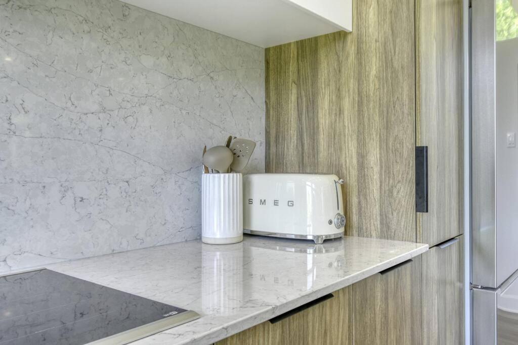 Ultra Luxurious Modern Oasis Private Spa Sauna