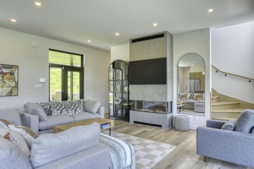 Ultra Luxurious Modern Oasis Private Spa Sauna