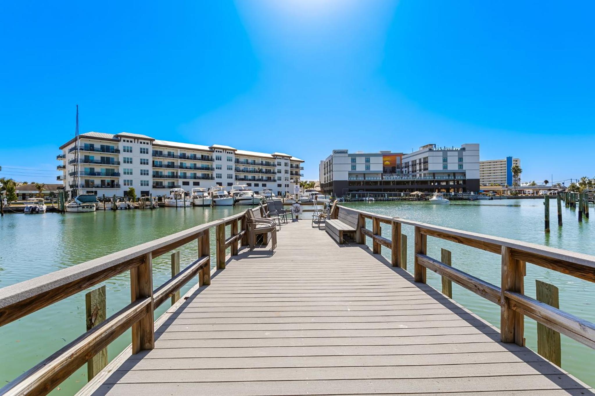 Seaside Serenity: 1BR Waterfront Penthouse Maderia view 3