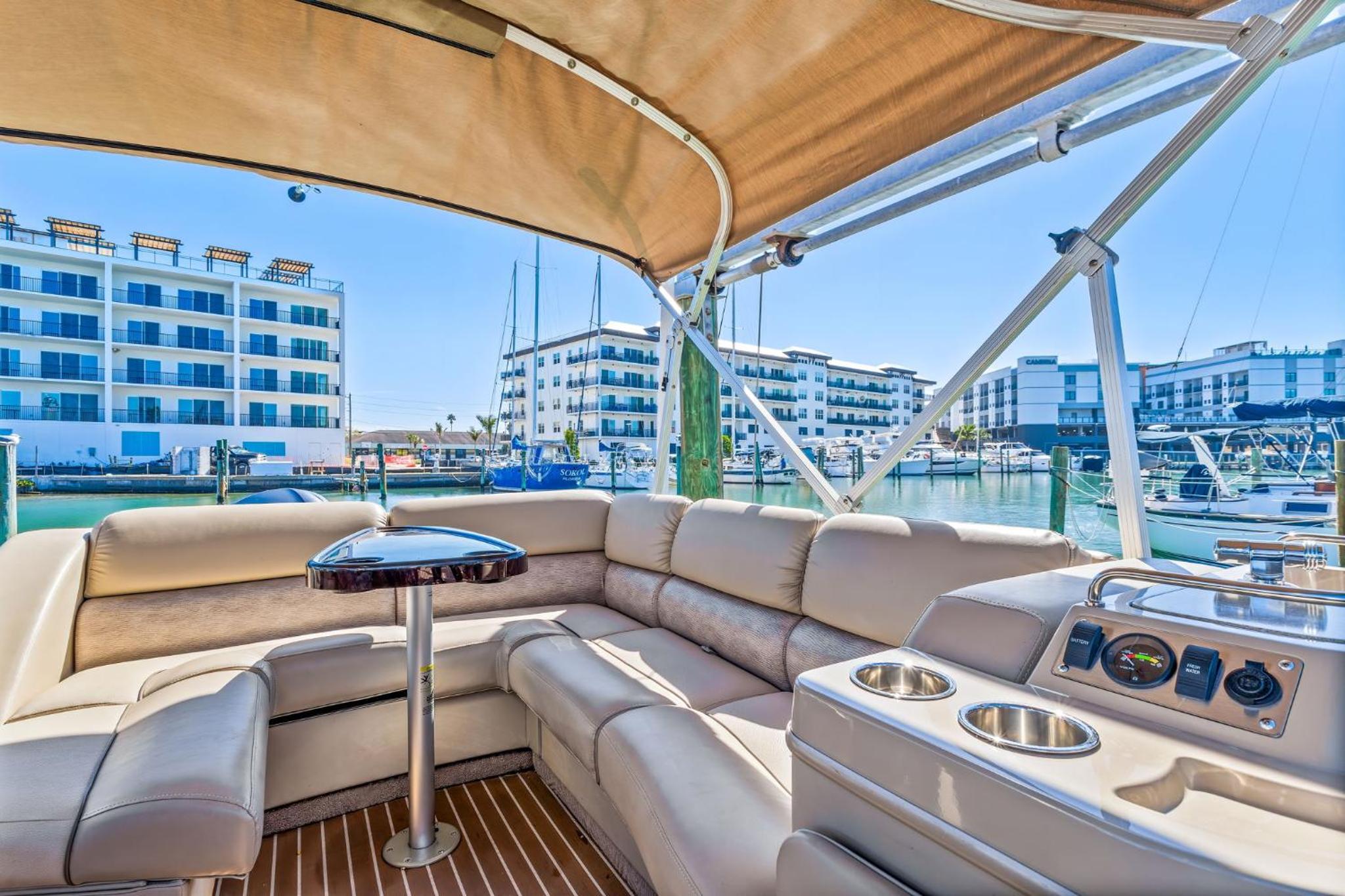 Seaside Serenity: 1BR Waterfront Penthouse Maderia view 2