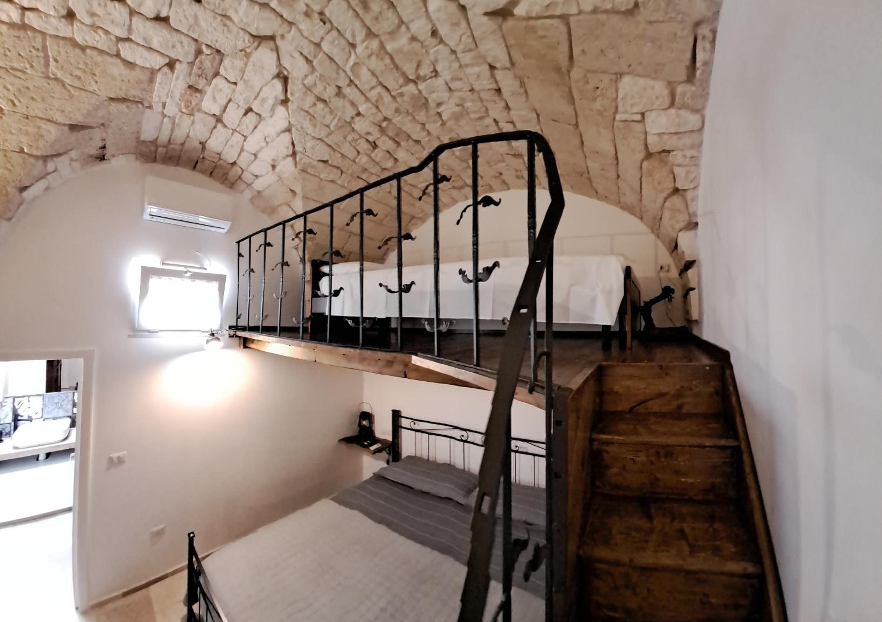 PETRAKIs HOUSE
