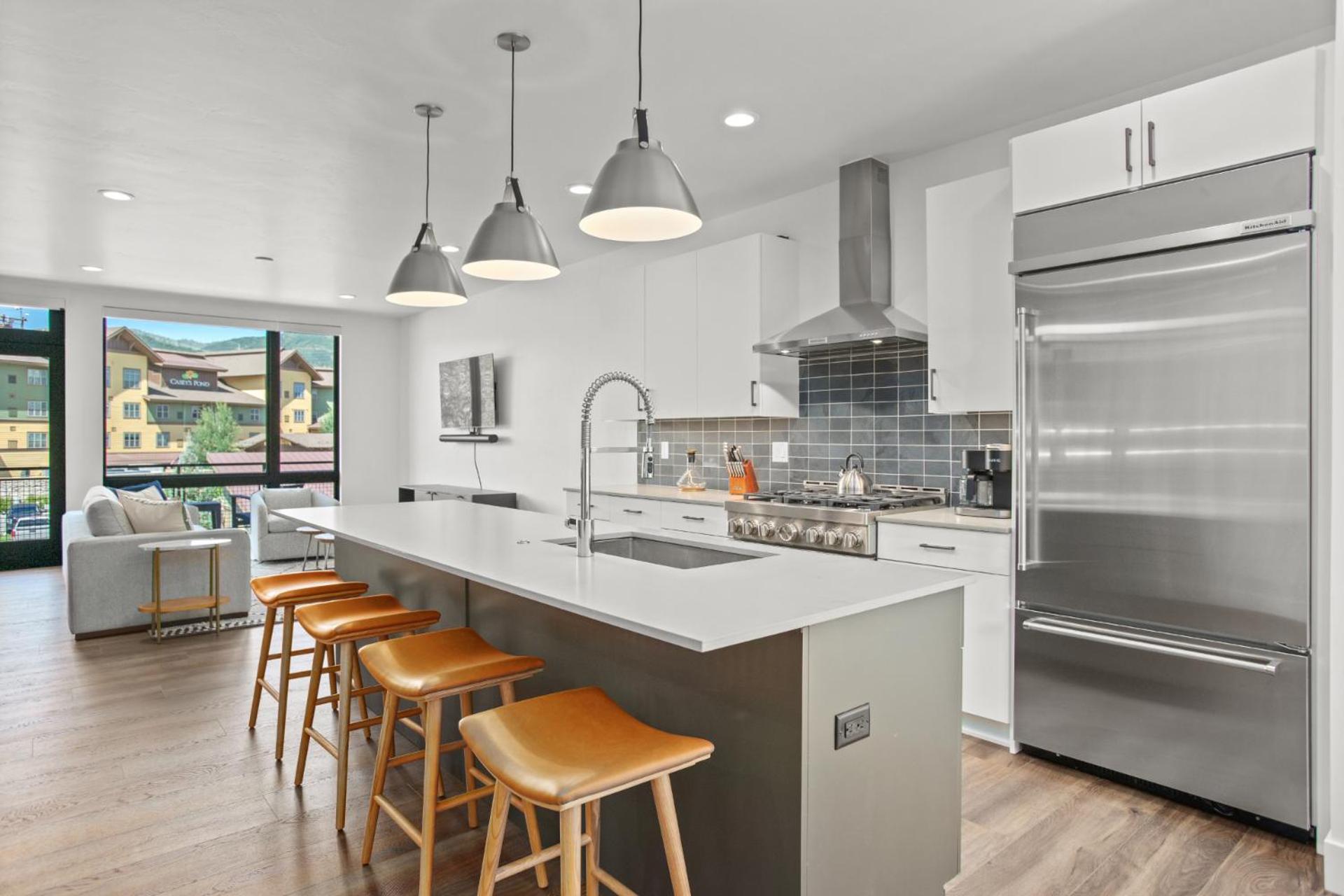 Urban Luxury at Competitive Rates - Rooftop Patio With Hot Tub - Perfect for 2 Families view 5