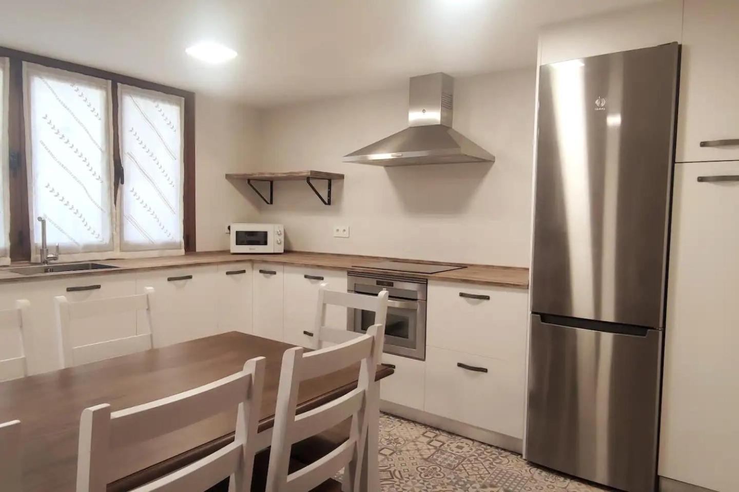 VIVIENDA RURAL PEROTXENEA LANDETXEA - una casa rural con jardín y barbacoa ideal para grupos y familias que quieren descubrir y disfrutar el norte de Navar