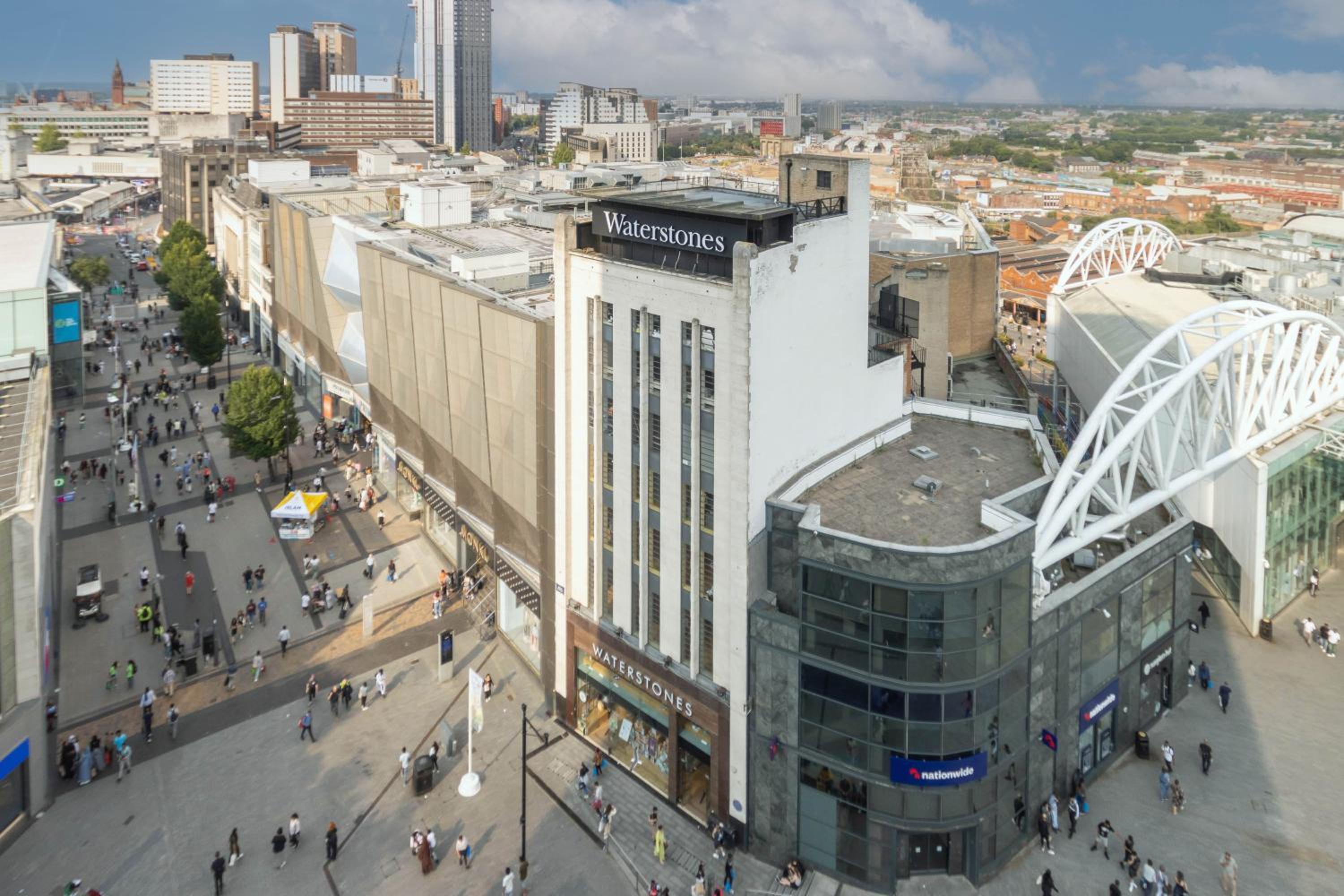 Modern & Stylish Studio With City Skyline Views & Free Parking view 3