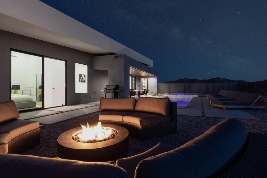 W House Luxe Near Park Heated Pool & Spa view 4