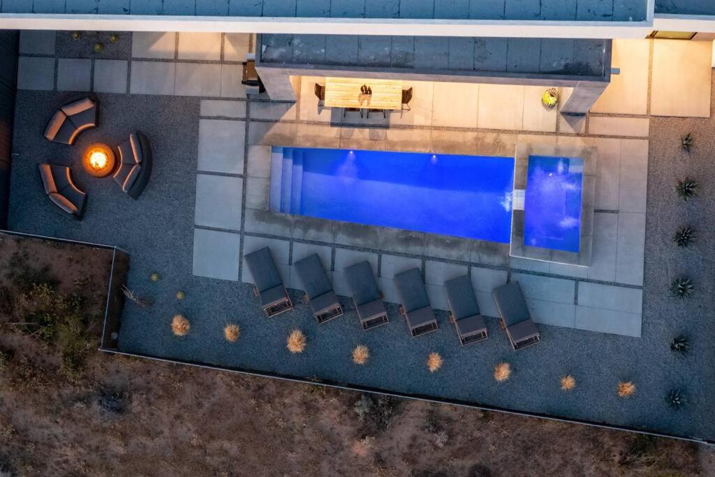 W House Luxe Near Park Heated Pool & Spa view 5
