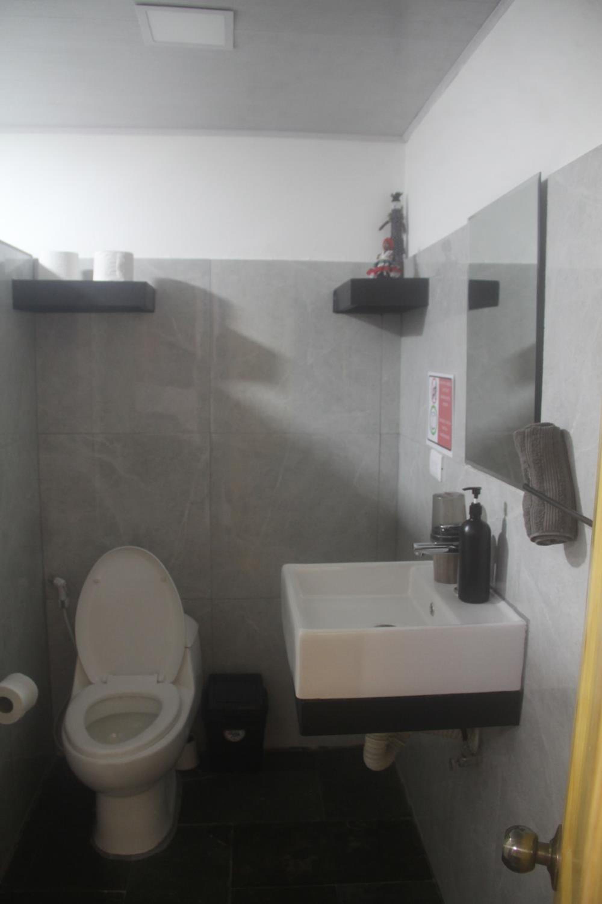 Villa Salvador - New Private Suite & Kitchen walk to Playa Chiquita