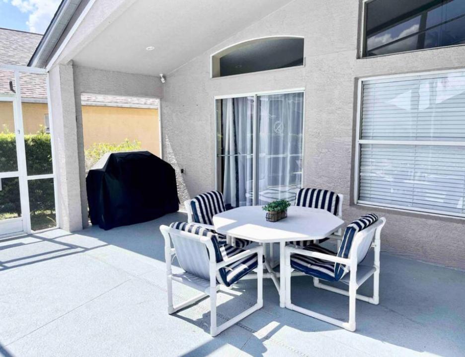 Her Majesty's Villa, 4 bed, games room, private pool view 5