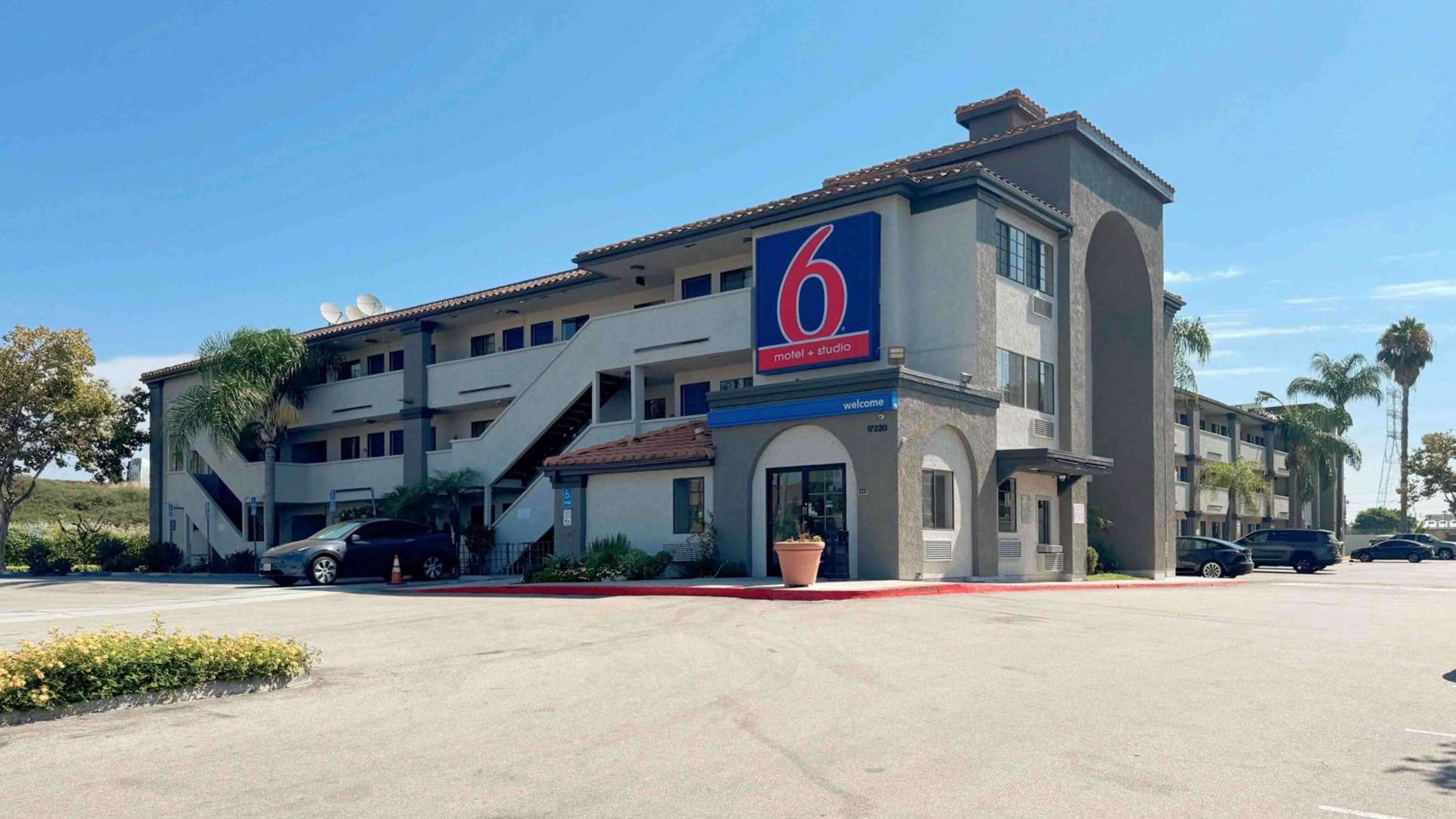 Cypress Vacations - Motel 6-Bellflower, CA - Los Angeles - Property Image 1