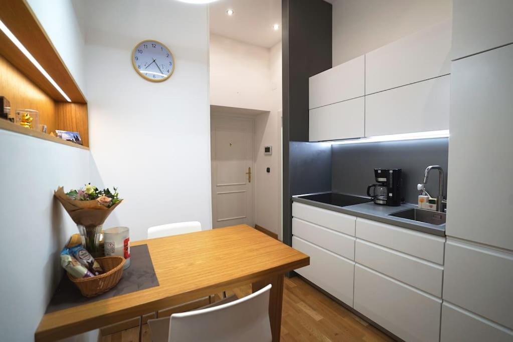 Cozy apartment with garage