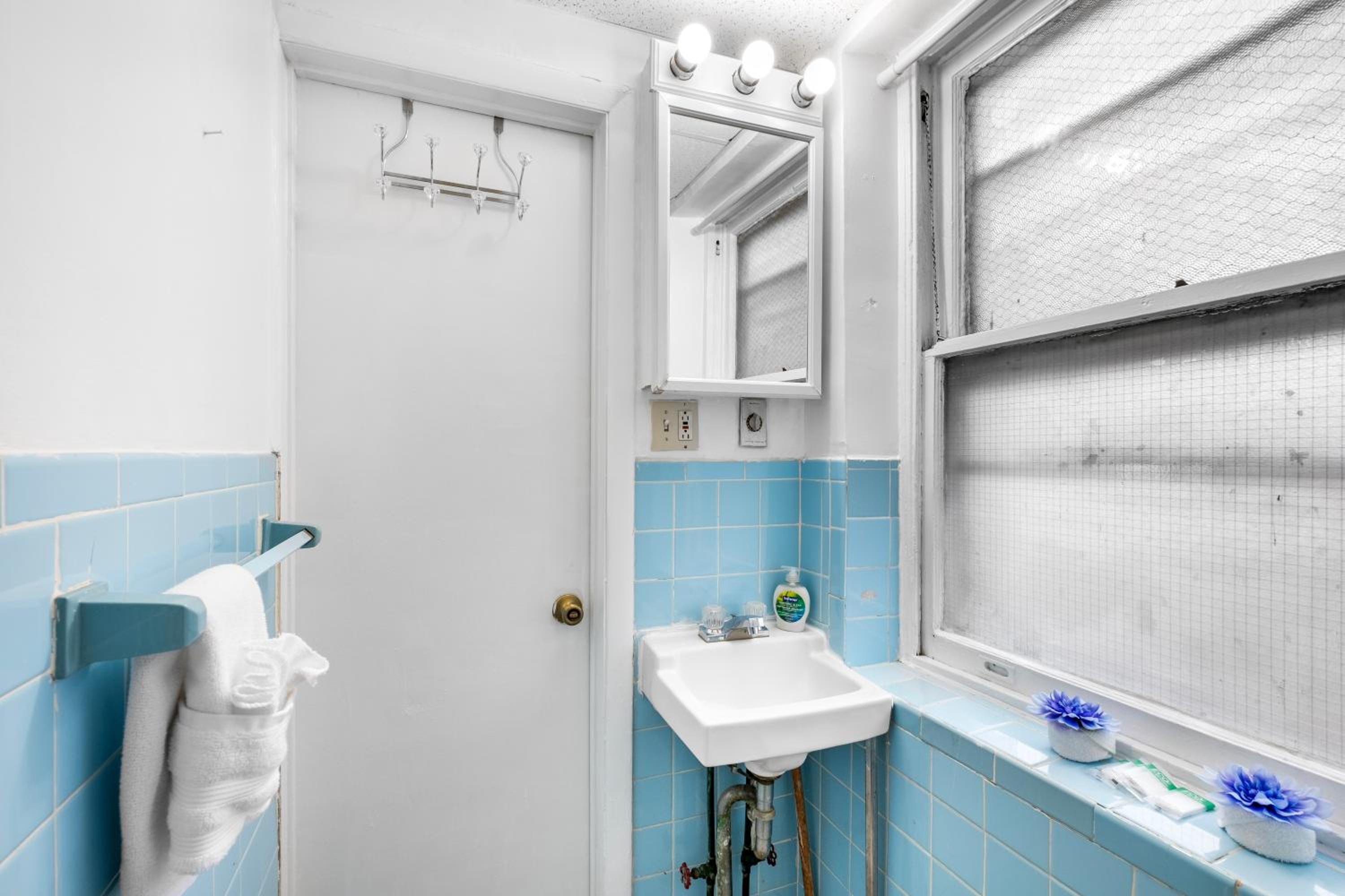 Stylish Studio In Center City view 4