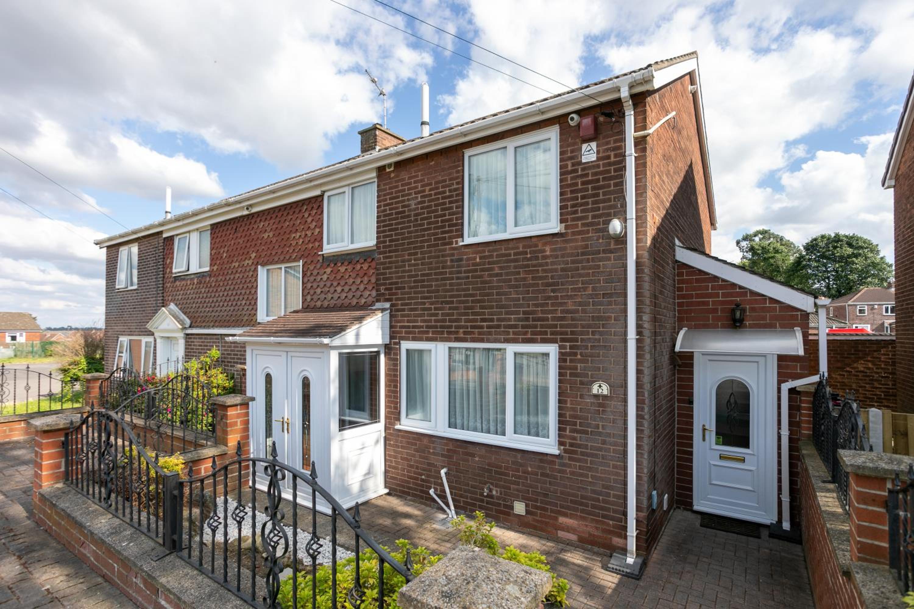 Wickersley House, Rotherham for contractors & Families, free parking, wifi view 2