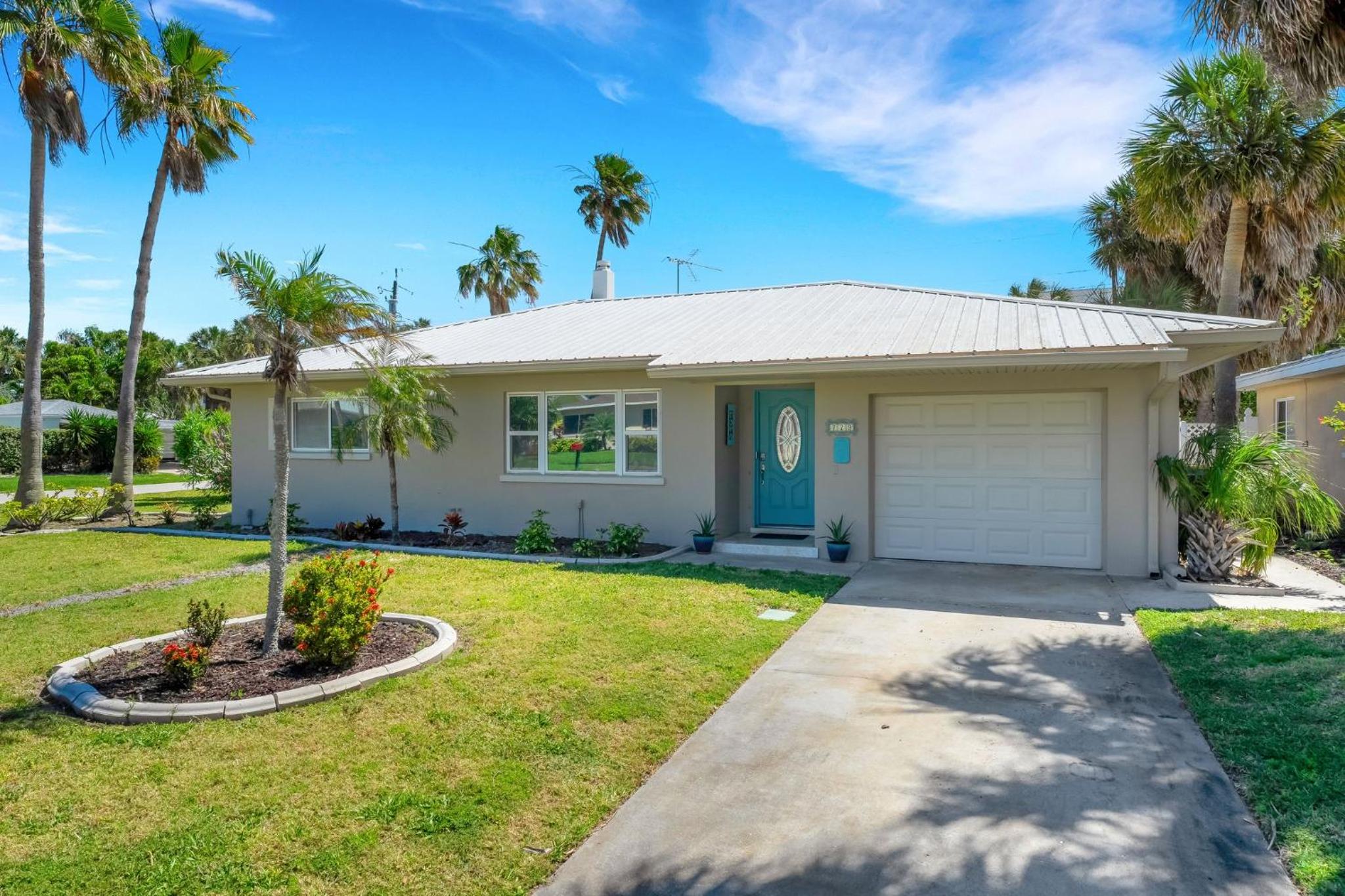 Paradise Corner - Monthly Beach Vacation Rental! view 3