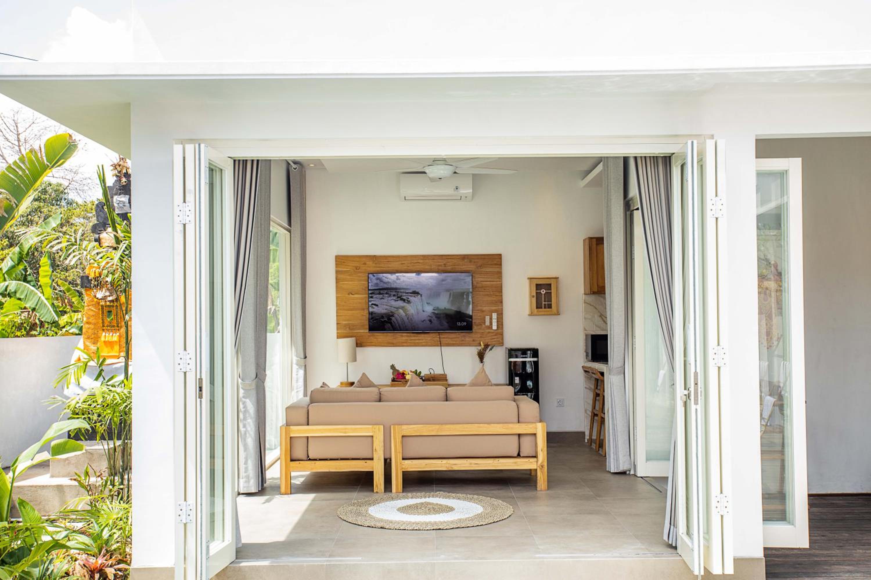 Alas Villa - 3 Bedrooms Private Pool Villas