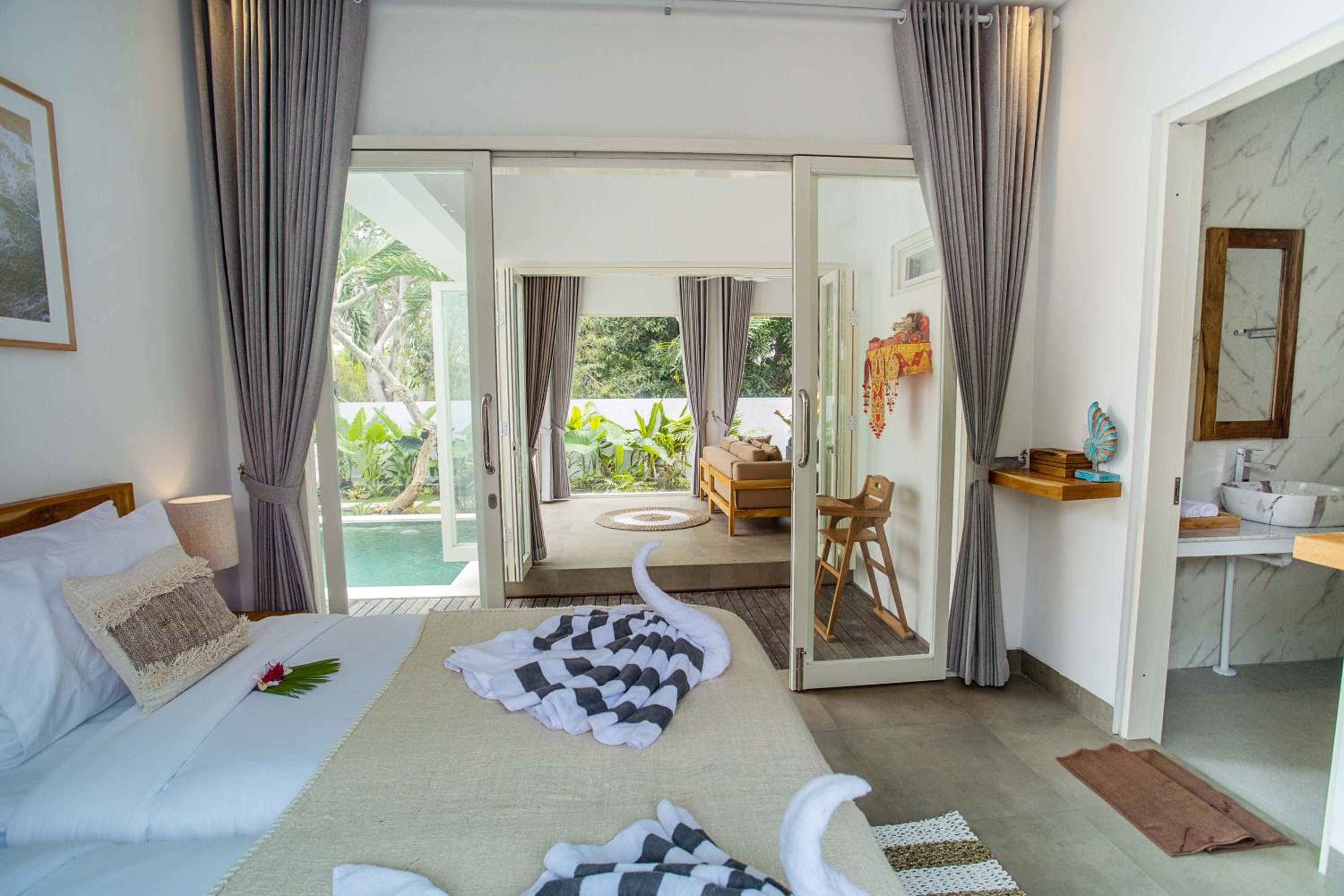 Alas Villa - 3 Bedrooms Private Pool Villas