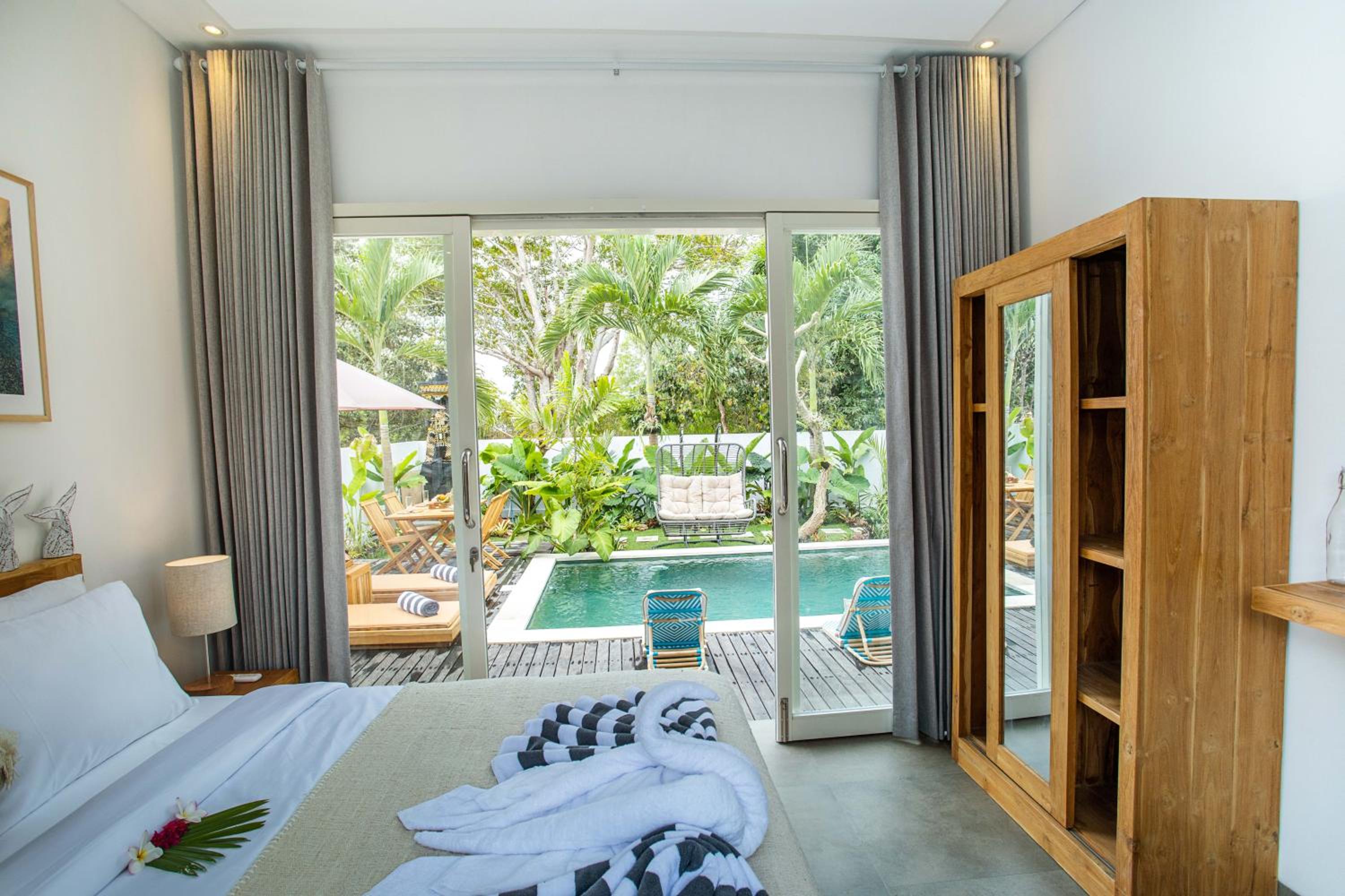 Alas Villa - 3 Bedrooms Private Pool Villas