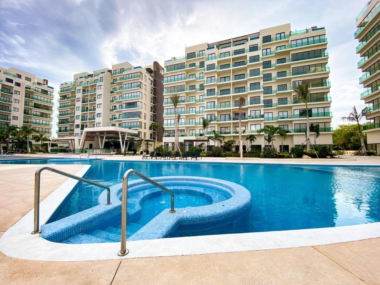 Spacious 2BR Pet Friendly with pool bbq parking and gym view 3