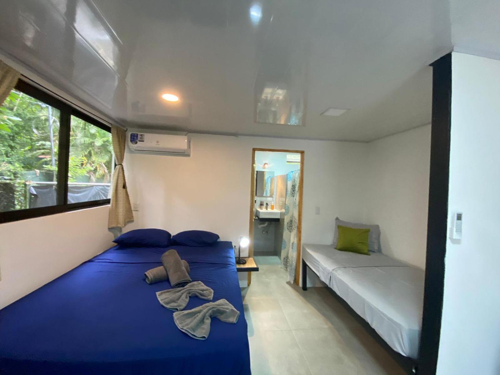 Villa Toronto-Jungle AC Suite for 3-Kitchen-Walk to Playa Chiquita