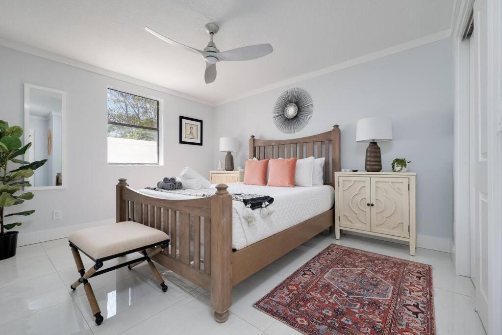 Be A Nomad - Entire Triplex - Steps to the beach view 5