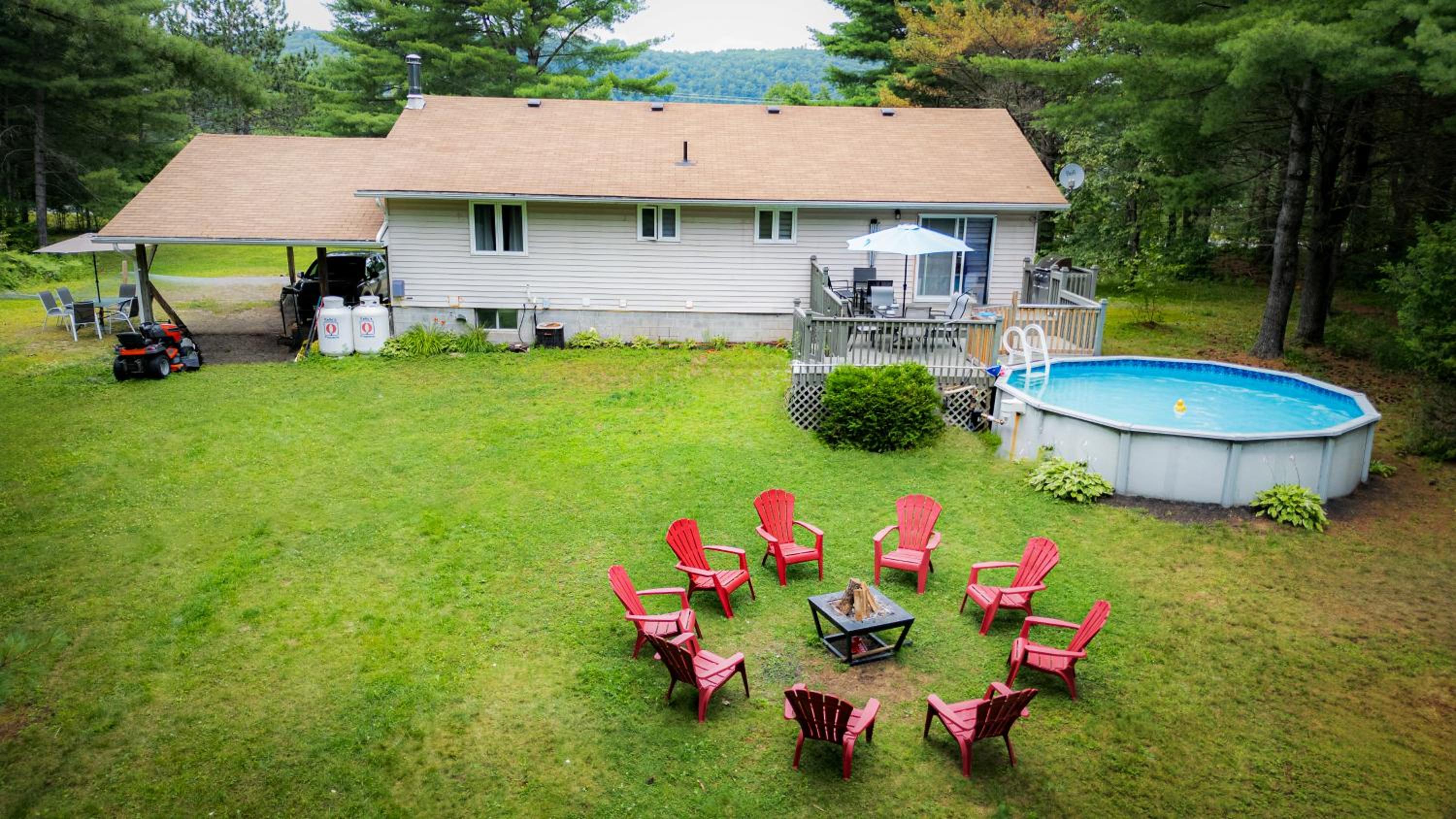 Bancroft Memories I Sleep 16 I BBQ l POOL