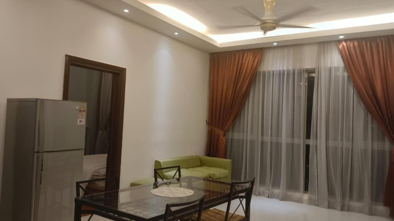 Regalia Suite 12-13