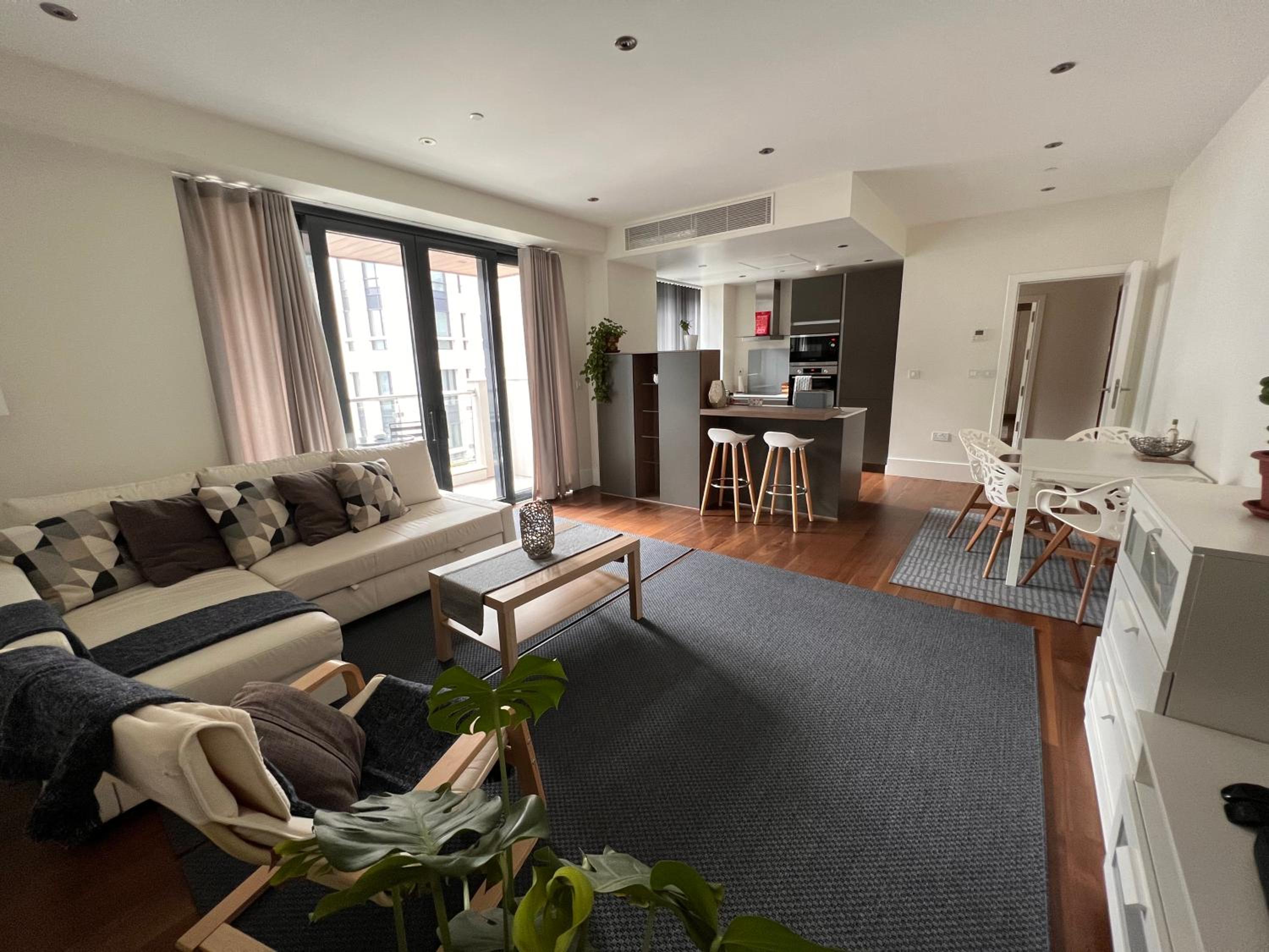 Deluxe 1-bed apartment in the city centre view 4