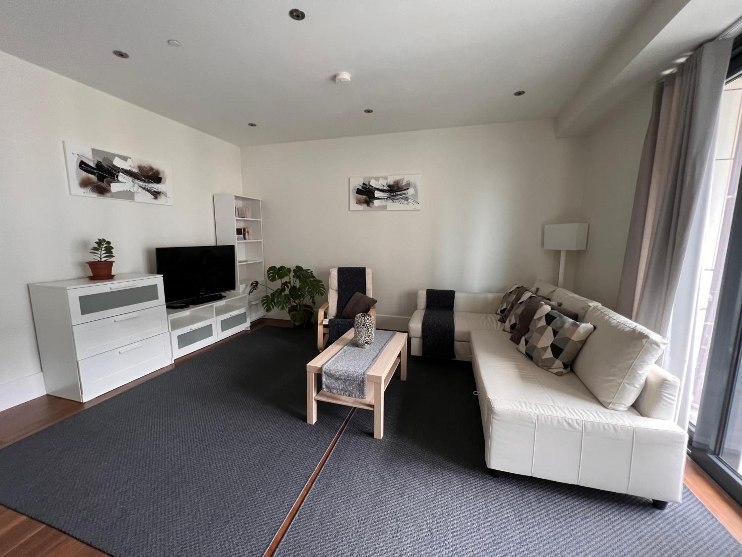 Deluxe 1-bed apartment in the city centre view 3