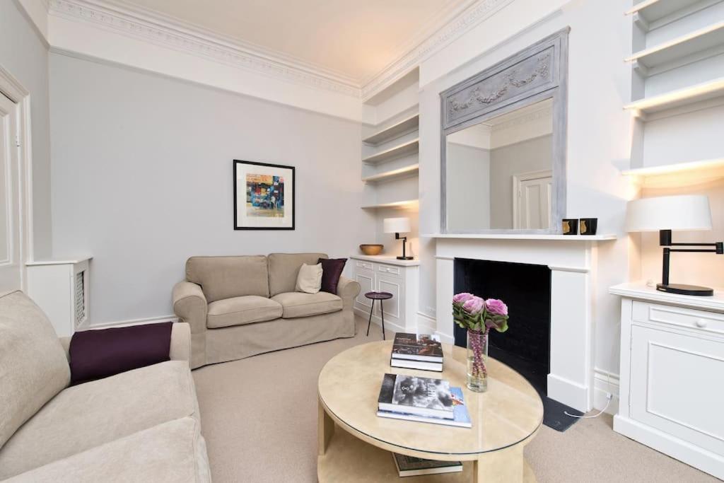 City chic Pimlico - check profile