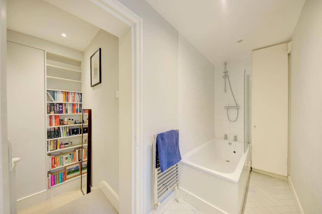 City chic Pimlico - check profile