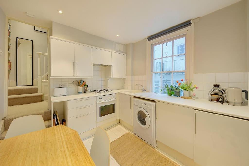City chic Pimlico - check profile