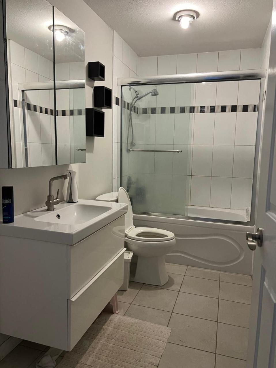 Vancouver Airport Cozy room , Richmond,near YVR - Property Image 2