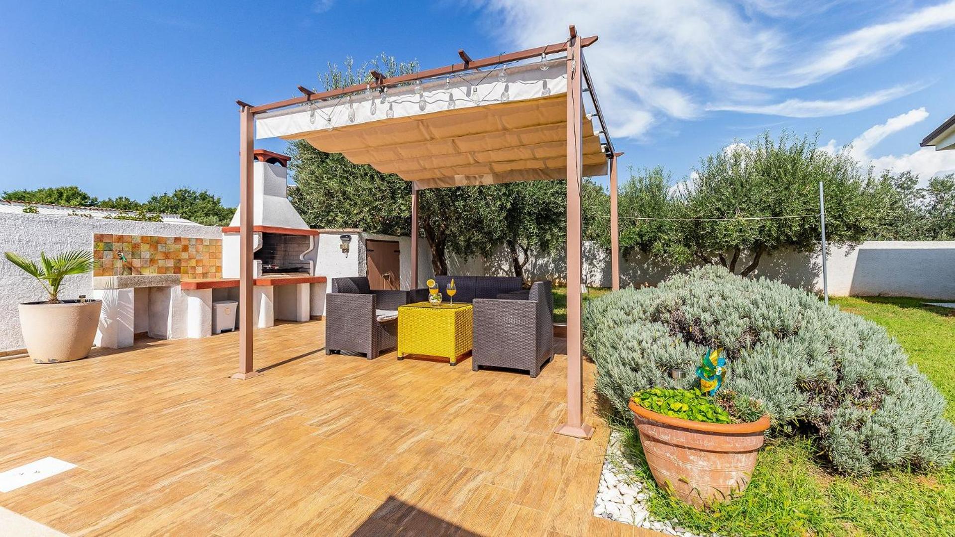 Holiday Home with pool near the beach, great location by WiiBuk view 5