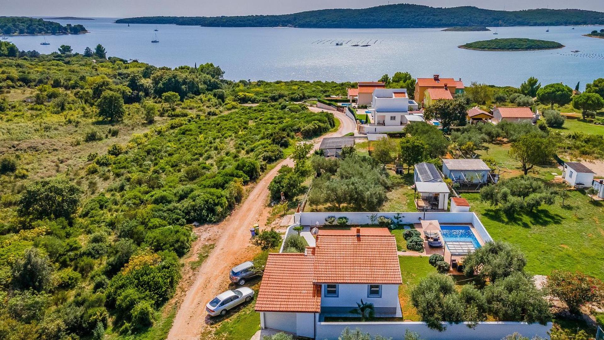 Holiday Home with pool near the beach, great location by WiiBuk view 2