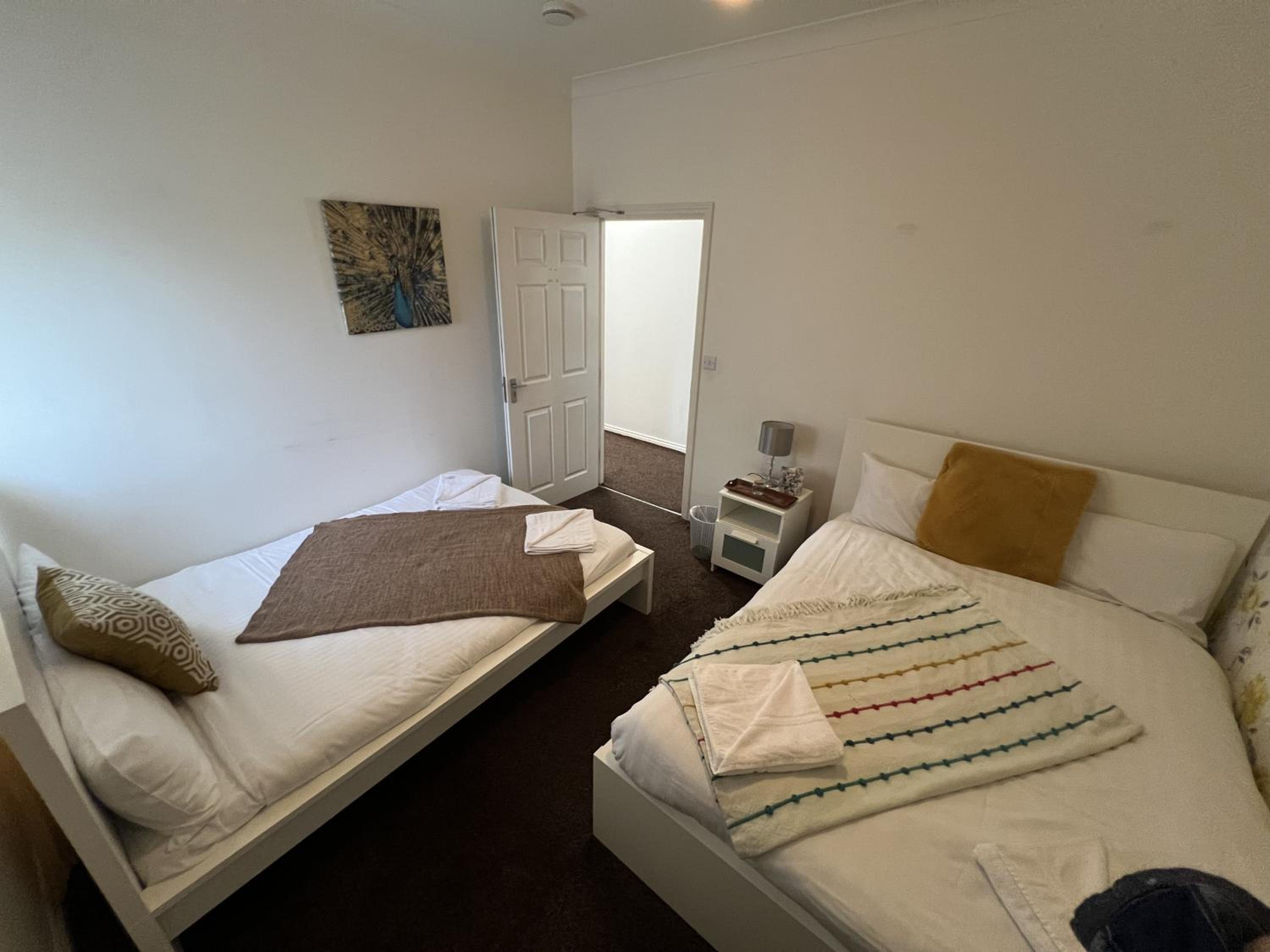 Numero Uno Detached Aparthouse 7 BR Hot Tub Wifi Parking Contractors and Group Friendly view 3