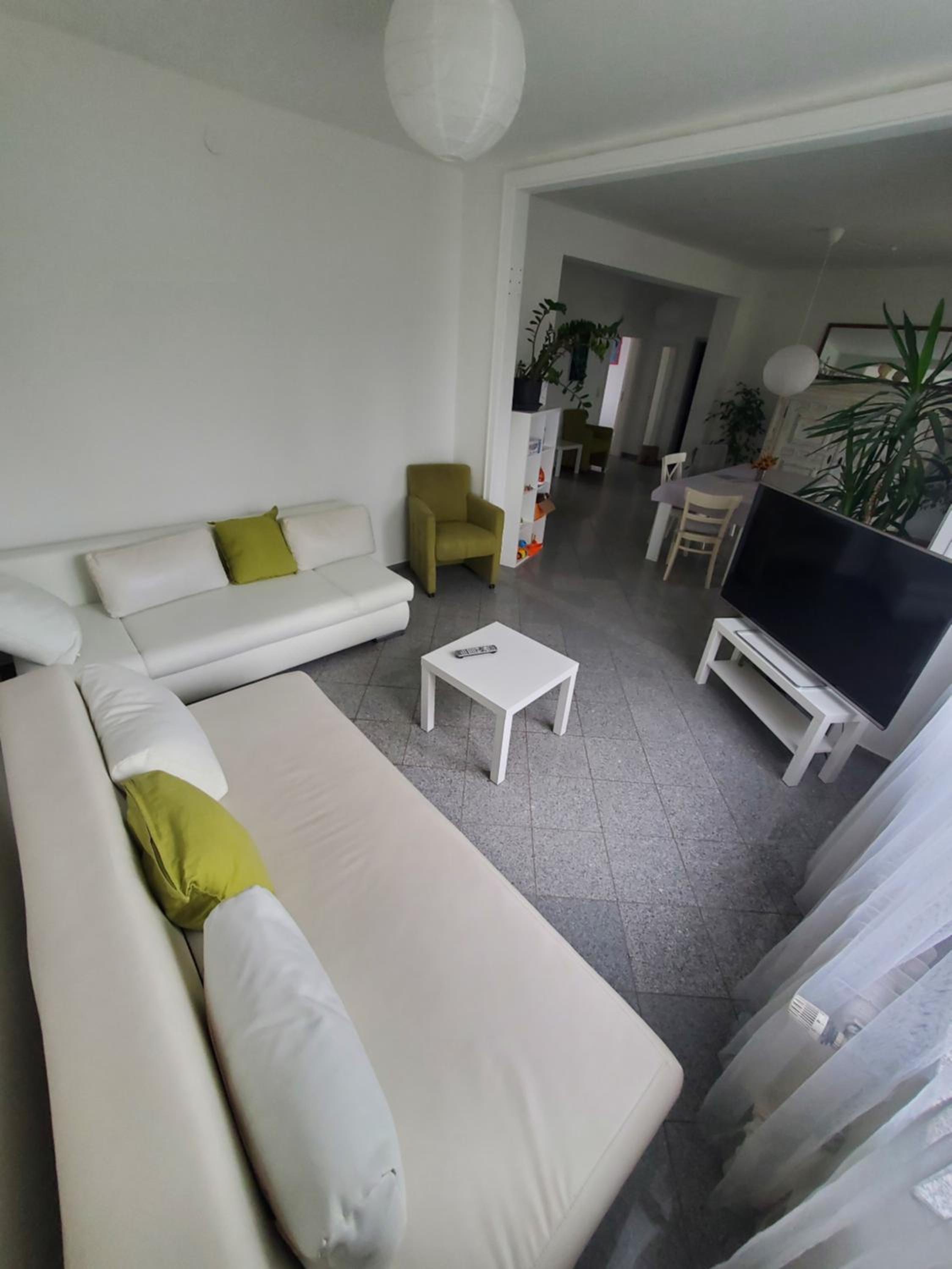 Große 3 Zi Wohnung auf der Pferde Farm