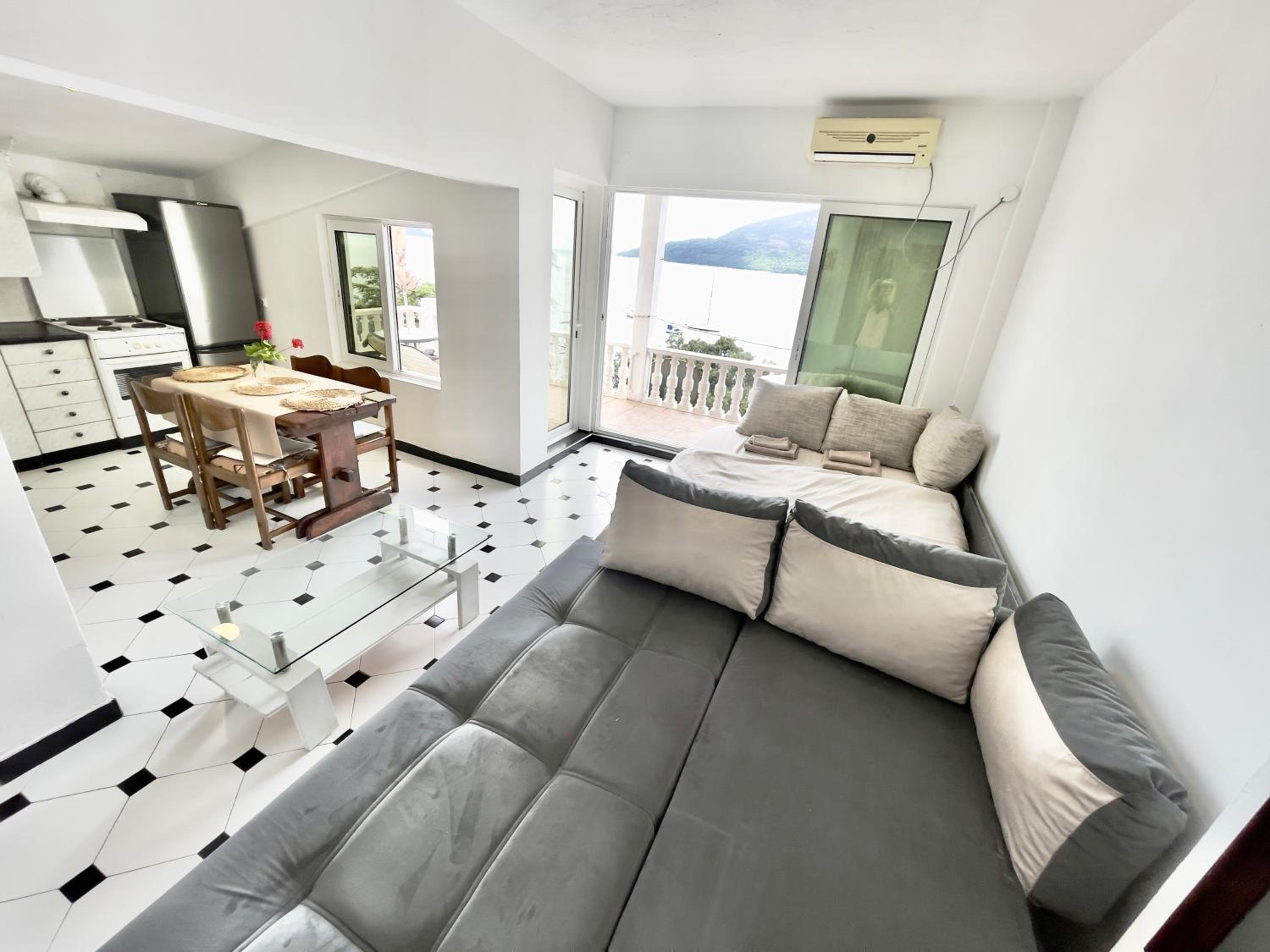 First Line Beachfront Apartment Sea View Terrace free wifi view 5