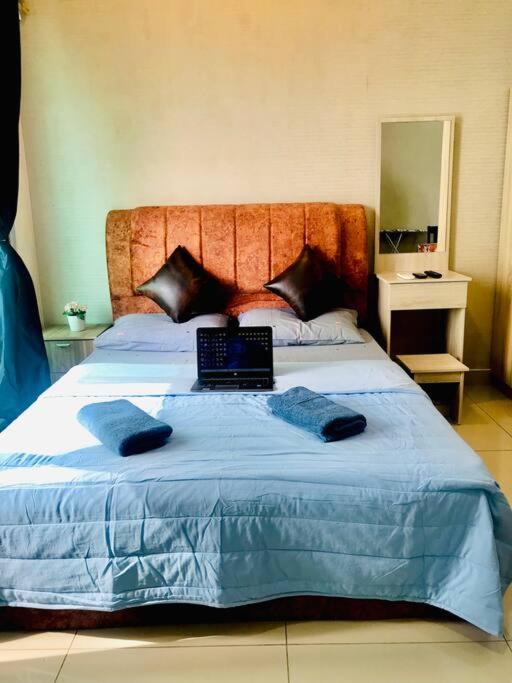 Cozy Cybersquare Apex Pool View Free Parking With Wifi & Netflix 162 photo 1
