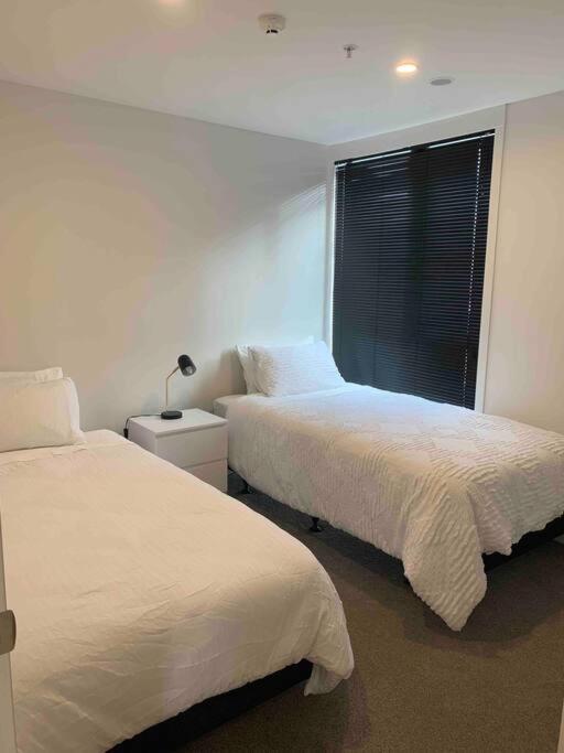 2 Bedrooms apprtmt Plus Underground Parking in CBD view 5